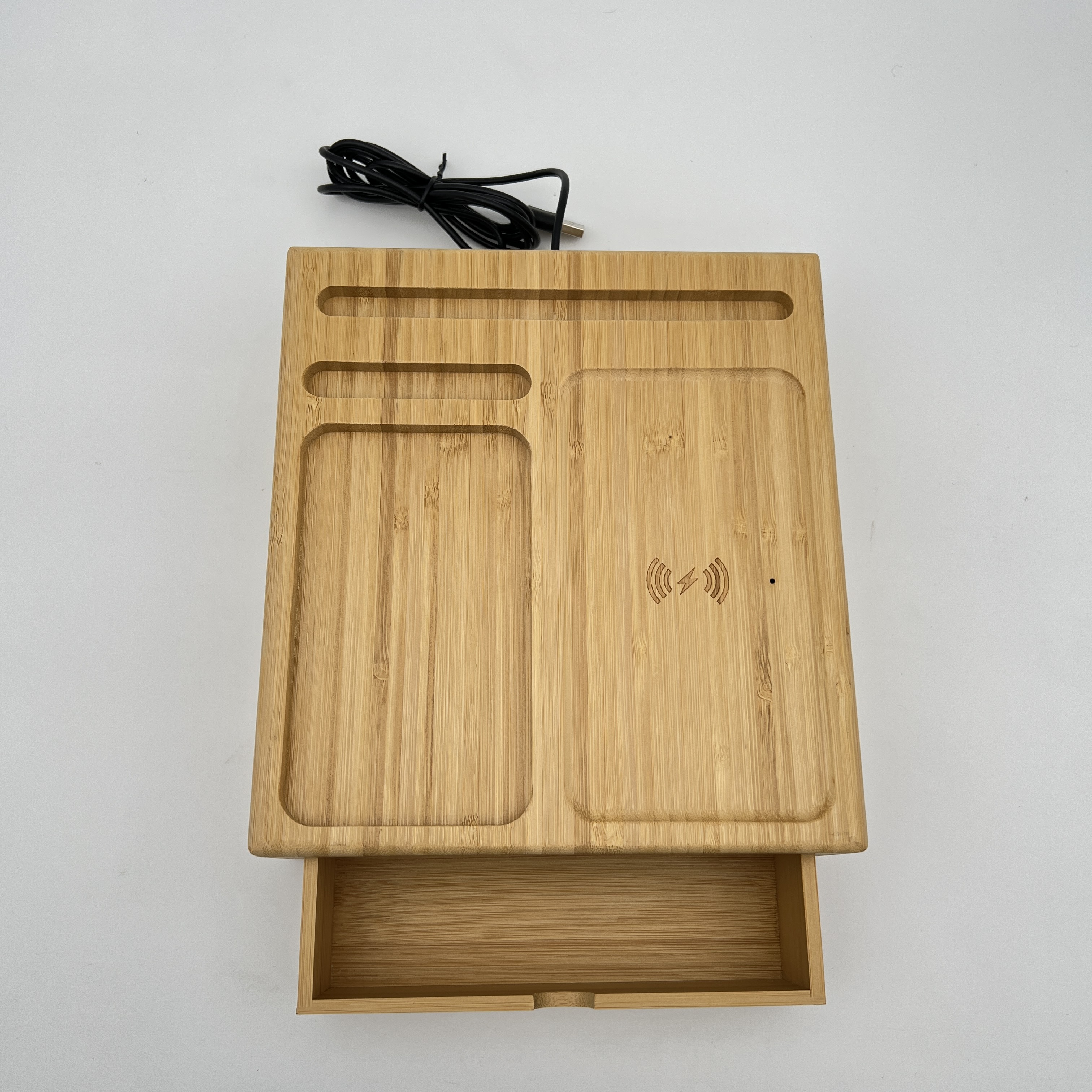 Cargador inalámbrico de bambú de madera de 10W con organizador de escritorio para dormitorio 